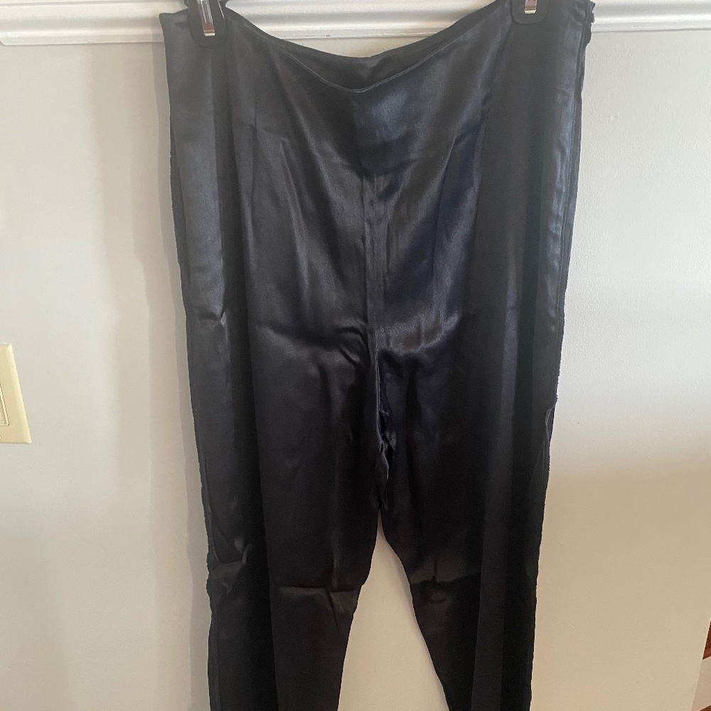 Vince Black Pant w/ Unique Side Trim Detail